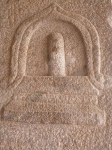 Un Linga gravé sur un mur au temple de Sri Meenakshi, Madurai
