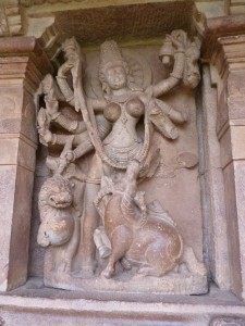 Durga à Aihole accompagné du Lion et du Buffle
